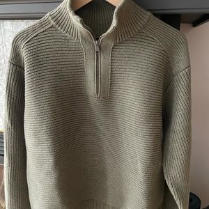 Banana Republic Men’s Half-Zip Sweater - Size M